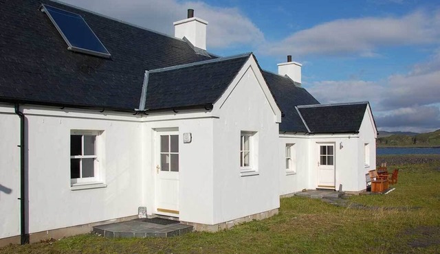 Easdale Cottage - unique island, stunning sea views