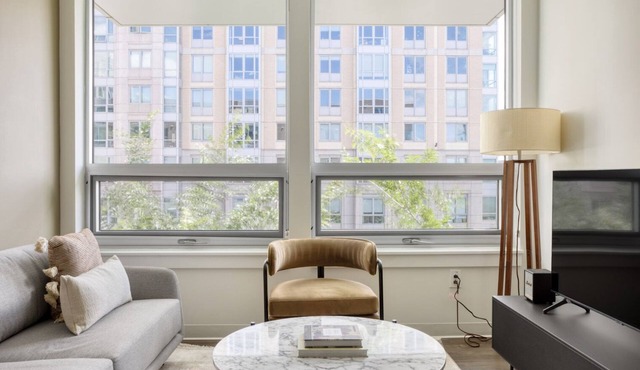 East Cambridge 2BR w/Gym & W/D, near Lechmere T