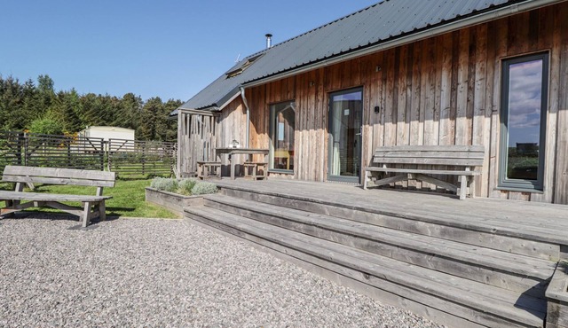 EASTER BLERVIE, romantic, country holiday cottage in Forres