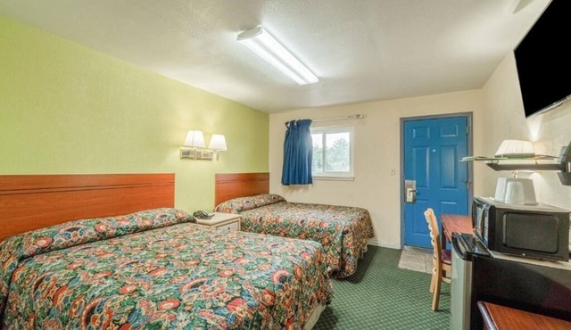 Easy Access to Local Food, Gas, & Outdoor Attractions