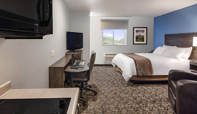 Easy Stay Room With Full Kitchen Near Bramble Park Zoo & Redlin Art Center