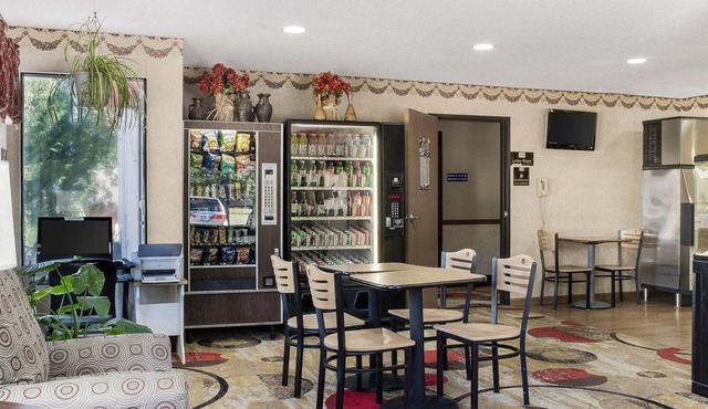 Econo Lodge Grand Forks near University