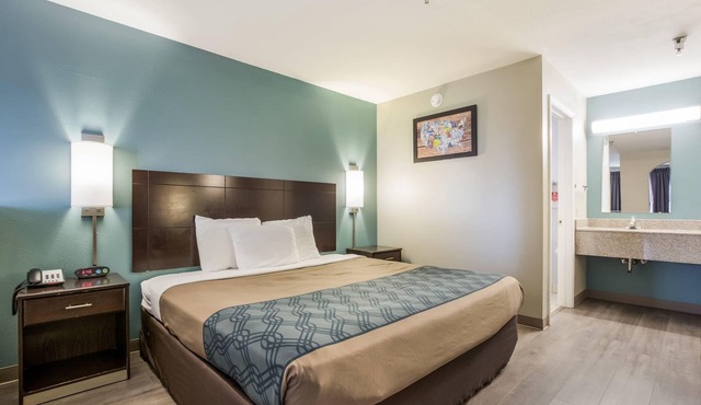 Econo Lodge Inn & Suites Brooks - Louisville South