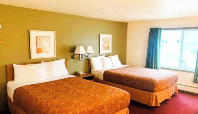 EconoLux Inn