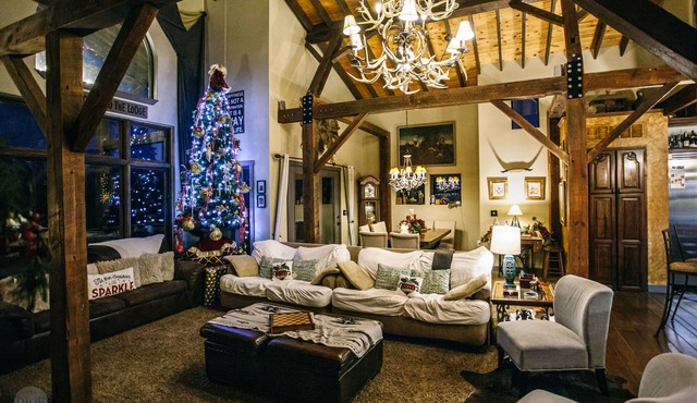 Ecotouristic 4500Sf Lodge 2000sf Indoor pool - ITLUXURYSTAYS sleeps up to 49.