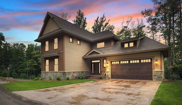 Edelweiss Retreat | 7 BR home | Sleeps 17 Guests | 2 Fireplaces | Hot tub
