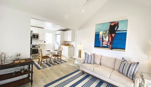 Edgartown Designer Cottage between Town & Beach.
