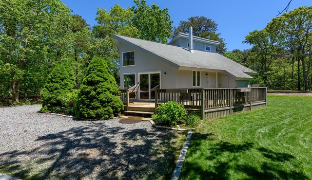 EDGARTOWN GEM! 5 MINS TO THE BEACHES!