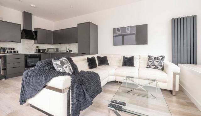 Edinburgh City Centre | Main Entrance | Entire Aprt | 4Bedroom | Newly Remodeled