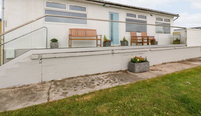 EDMONTON, pet friendly, country holiday cottage in Southerness
