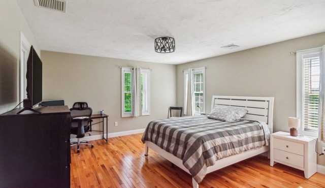 Elegant 3BR Home Near Downtown Worcester