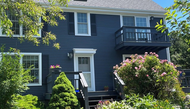 Elegant and Beautiful 3 Bedroom unit in West End. Three cars parking - tandem