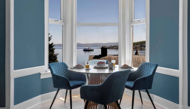 Elegant Apartment with Breathtaking Bay & Sea Views