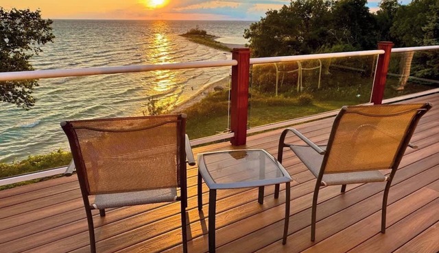 Elegant Home, Private Beach, Views, Hot Tub