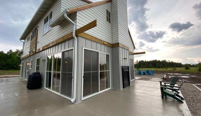Ellison Bay Family Retreat! 8 bed/6 bath/20 acres