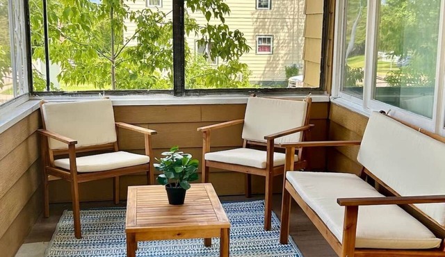 Ely Camp Haus - Vintage home in Downtown Ely