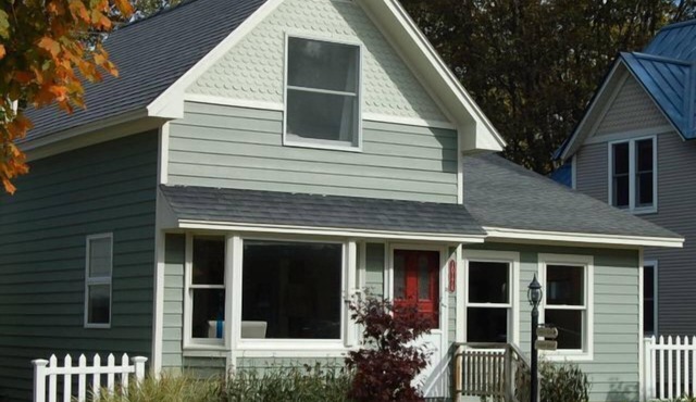 Empire Rose: Cozy Home in the Heart of Empire on Front St.