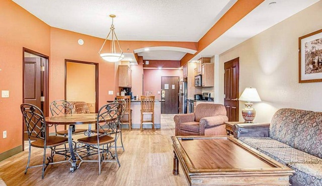 Enchanting condo with fireplace & Perks