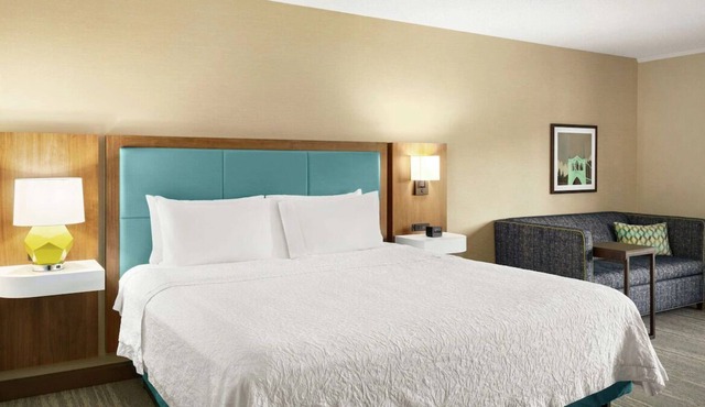 Enjoy a Hassle-Free and Suiting Stay! Pet-Friendly Property, Parking, Breakfast!