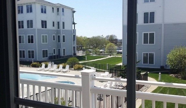 Enjoy the warm Summer Breeze in this modern 3BR, 2BA Downtown Condo