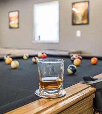 Entertainer's Dream w Pool and Games