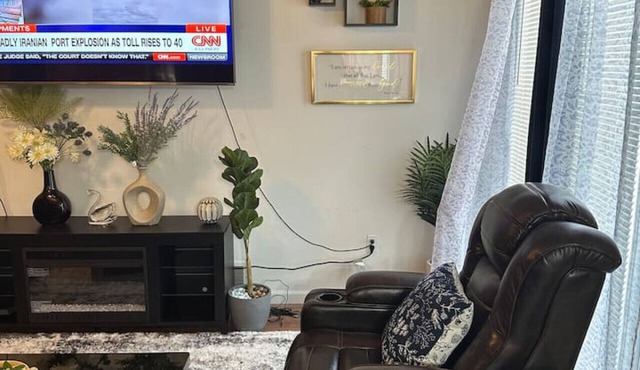 Entire 3br/2ba exquisite house