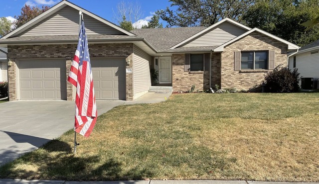 Entire Elegant Single-Family House in Upscale Neighborhood & Convenient Location