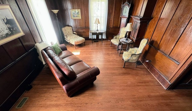 Entire Historic Inn 7 bedroom/6 bath Eco-friendly