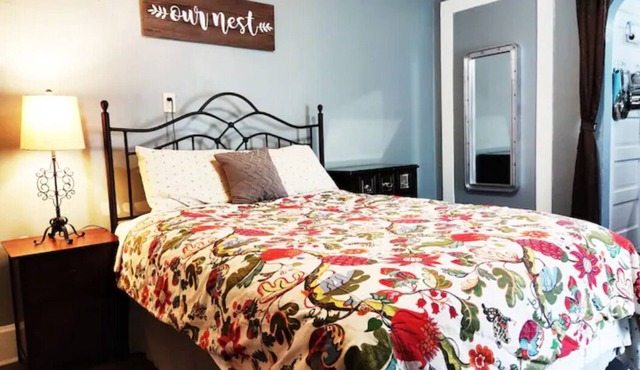 Entire Private Studio; Only minutes to Downtown Indianapolis.