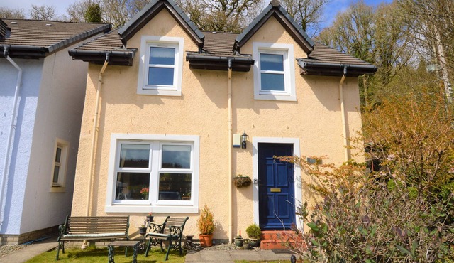Eriska, nearby Crinal Canal, pet friendly