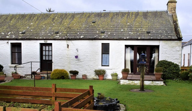 Ernambrie Cottage - a cottage that sleeps 6 guests in 2 bedrooms