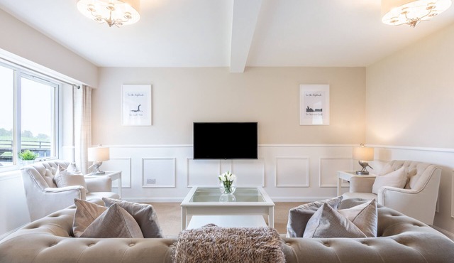 Essich Park - 2BR - Hot Tub - Sleeps 4