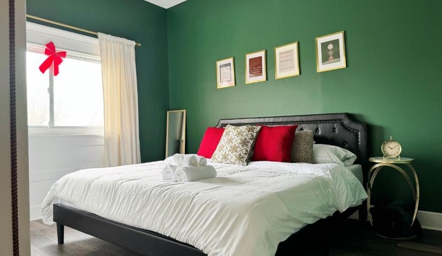 Evansville Holiday House