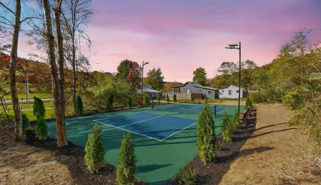 Evergreen Escape - Pickleball, Trails, Hot Tub