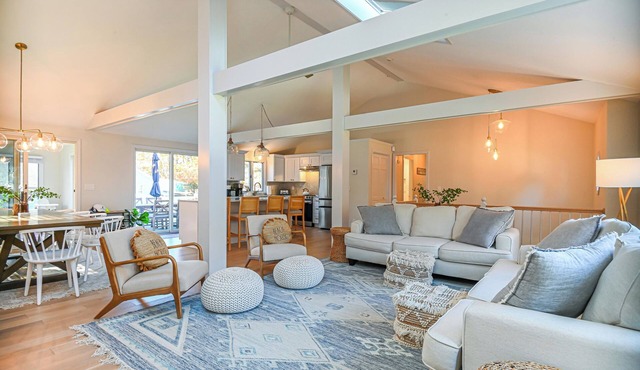 Exceptional 6BR Coastal Retreat, 8-Minute Walk to Moody Beach