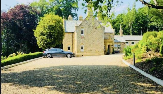 Exclusive 4-bed House 10 Minutes From Newcastle