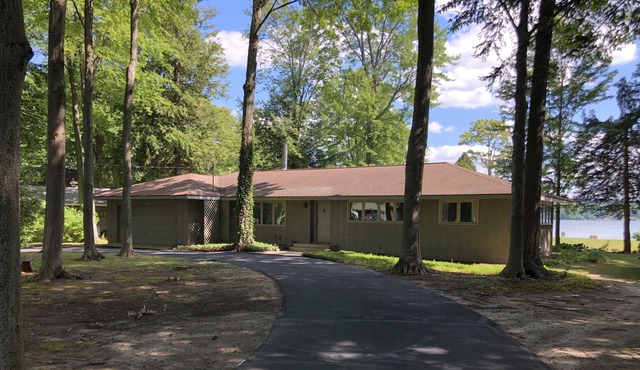 Exclusive Duck Lake Peninsula!