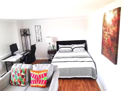 Executive Private Room in a Shared Apartment- Comfortable and Convenient