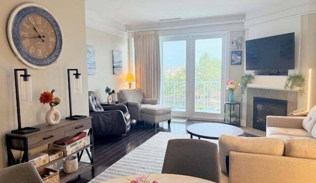 Experience luxury in Maritime Suite 209, Bay Harbor, with 2 beds and stunning amenities.