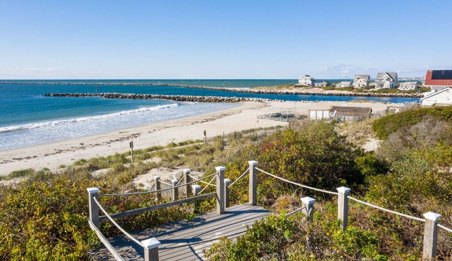 Experience Paradise! Stunning Beachfront Home, Your Ultimate Coastal Retreat!