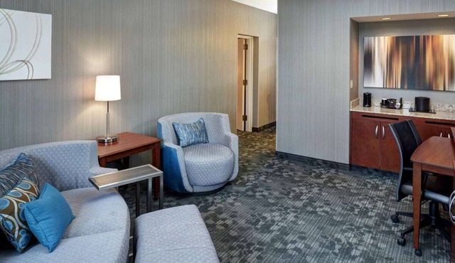Experience Soothing Moments & Luxury! 2 Spacious Units, Pool, Pet-friendly!