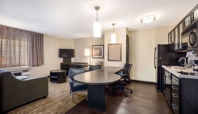 Explore North Shore from Boston - Pet-friendly Suites w/BBQ Facilities