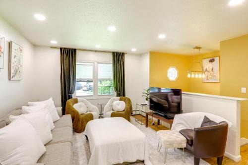 Explore Oberlin! Home 1 Mi to Main Street & Campus