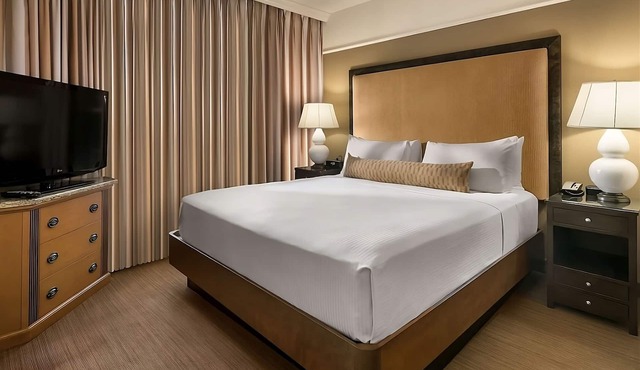Explore the Best of Scottsdale from Our Luxurious All-Suite Resort! with Pool!