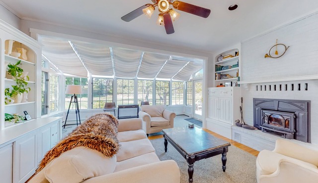 Exquisite farm with firepit, patio, fast WiFi, & washer/dryer
