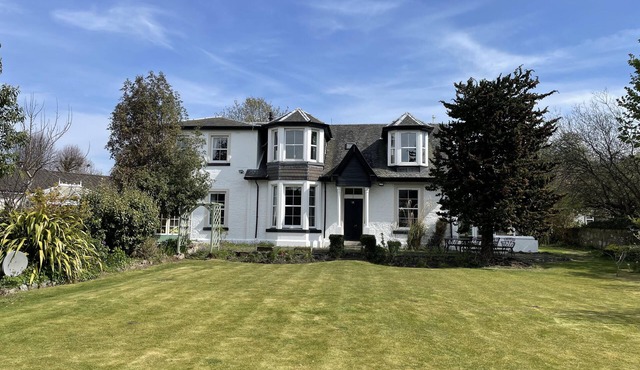 Extended Victorian Manor House With Conservatory/large Garden, sleeps 10