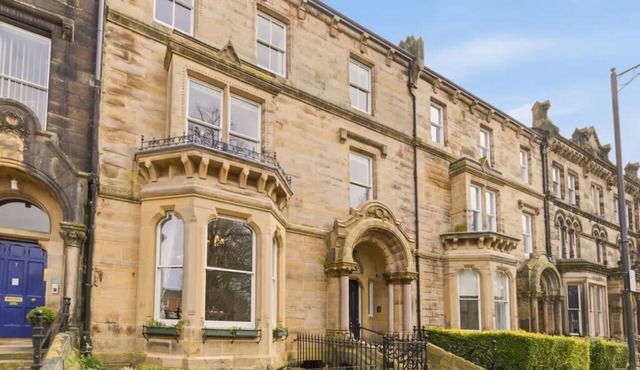 Fabulous 8-bedroom apartment in lovely Carlisle perfect for groups