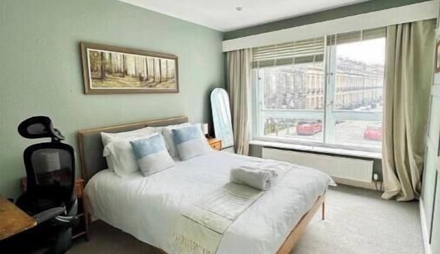 Fabulous City Centre 4-Bed Retreat