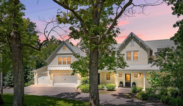 Fabulous Home with direct lake access
