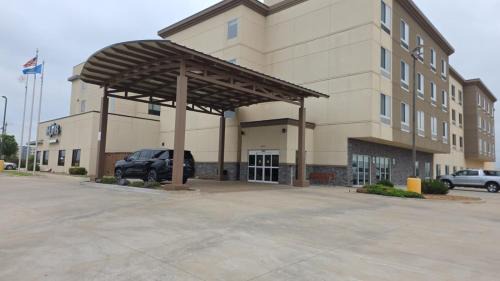 FairBridge Inn And Suites Will Rogers Airport, Restaurant & Bar